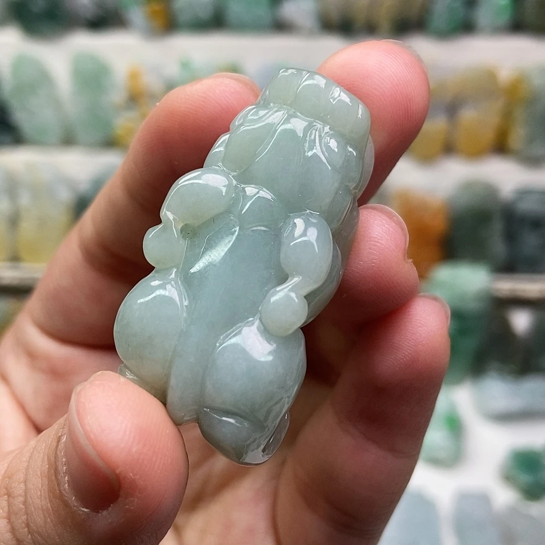 翡翠未镶嵌吊坠(赠链)