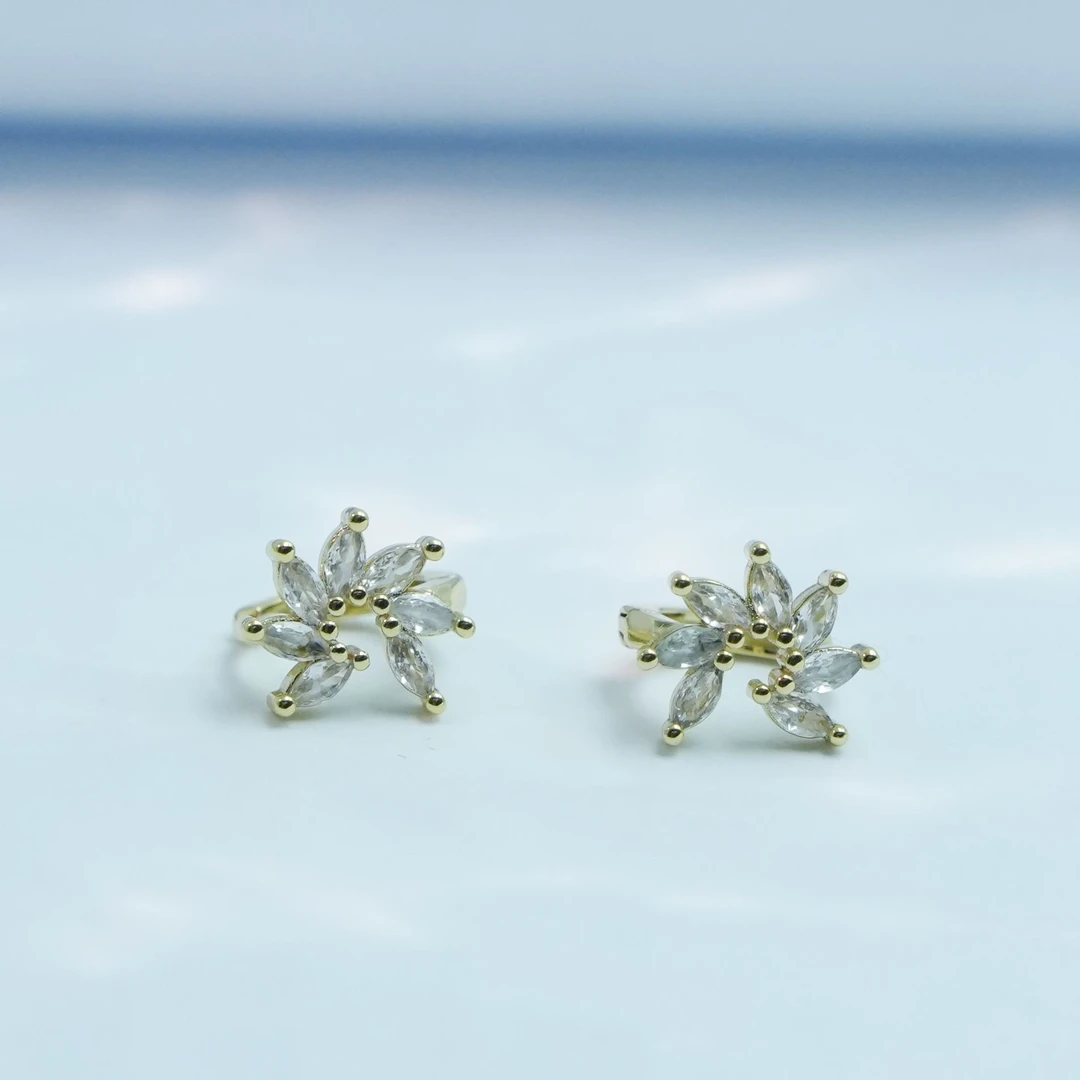 铜合金锆石耳饰 耳钉小巧甜美款简约时尚小众设计感饰品法式百搭