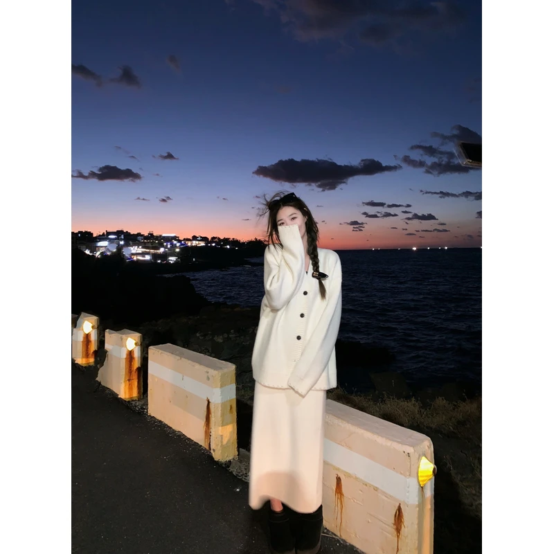 【现货4折】小君君布兰妮 Uma调 糯叽叽大开衫显瘦半身裙毛衣套装