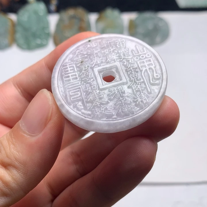 翡翠未镶嵌颈饰山鬼64
