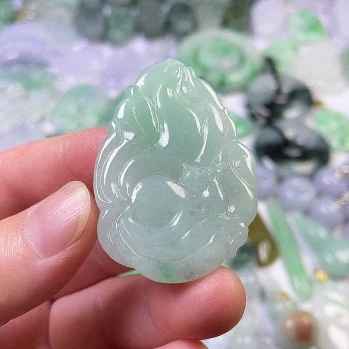 翡翠未镶嵌颈饰九尾