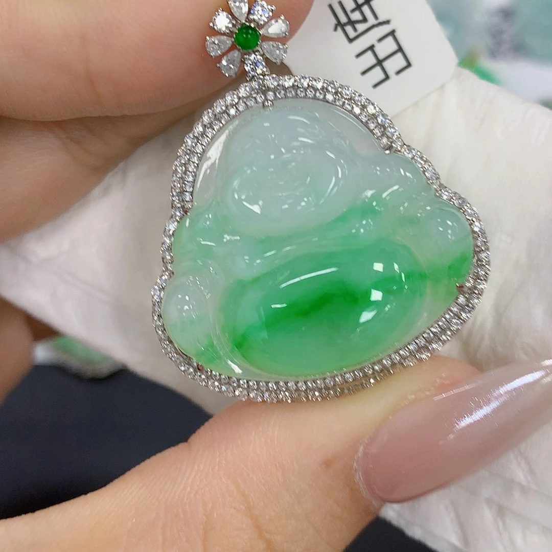 颈饰18K金镶嵌翡翠