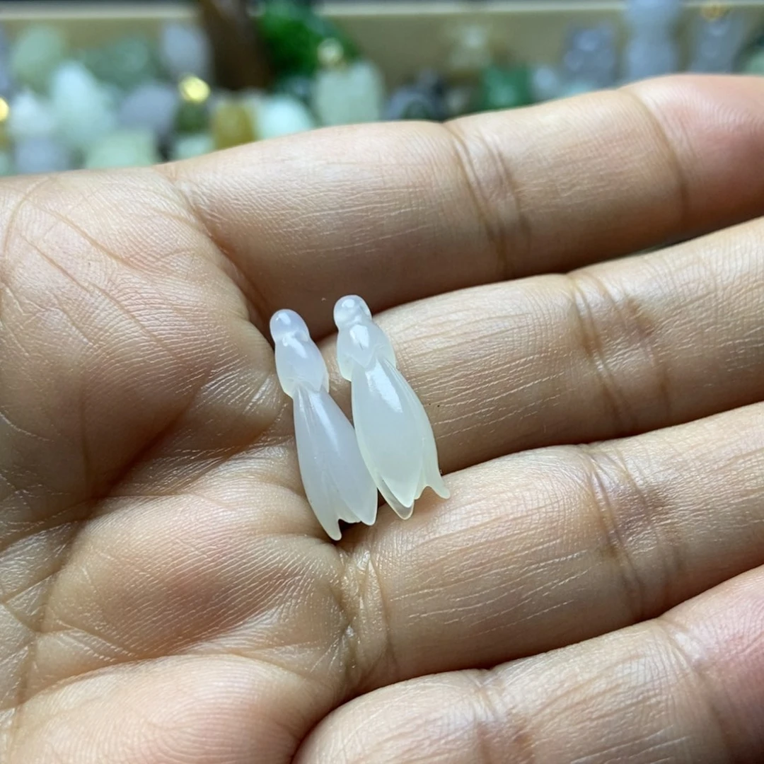 和田玉颈饰未镶嵌飞****子