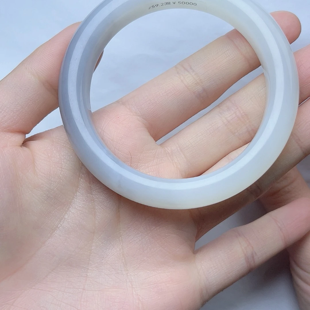 和田玉手镯59加圈口。k k未镶嵌