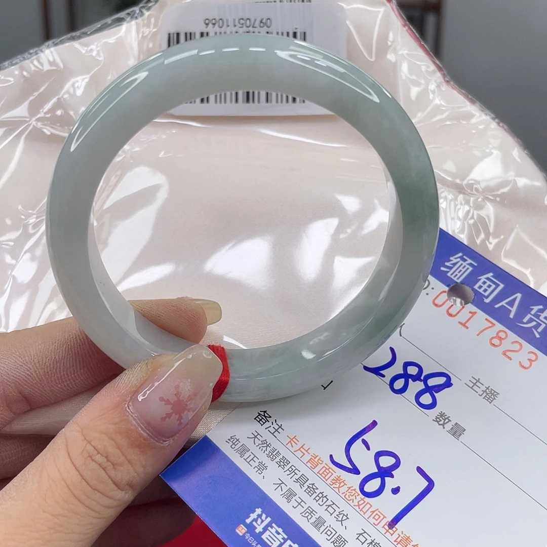 北***娜翡翠未镶嵌手镯这