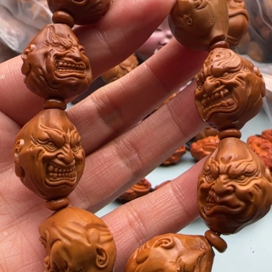 橄榄核手串雕刻工艺