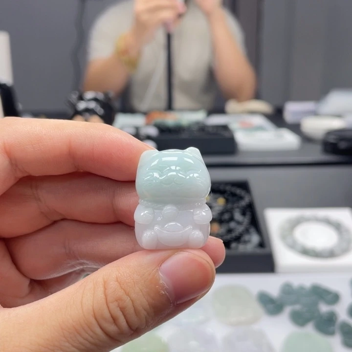 翡翠未镶嵌颈饰招财猫