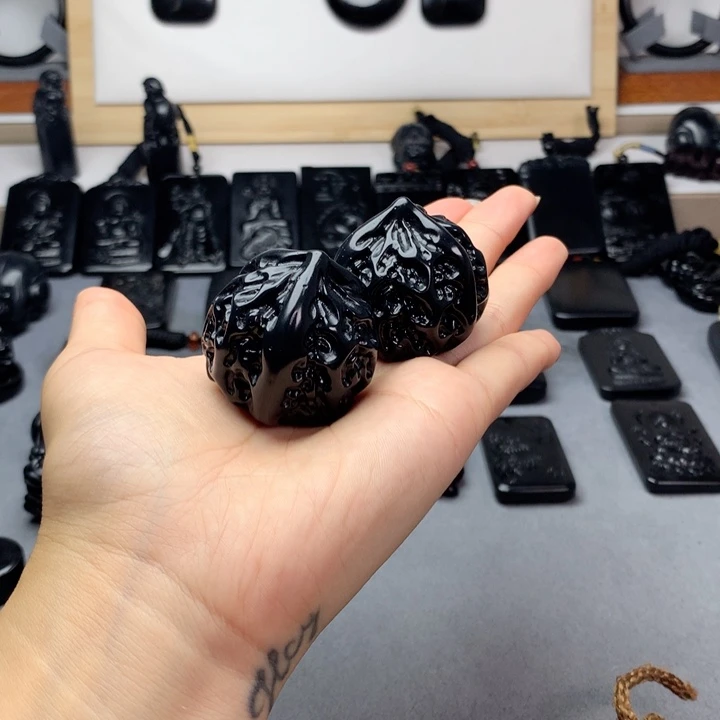 和田玉（墨玉）未镶嵌把件