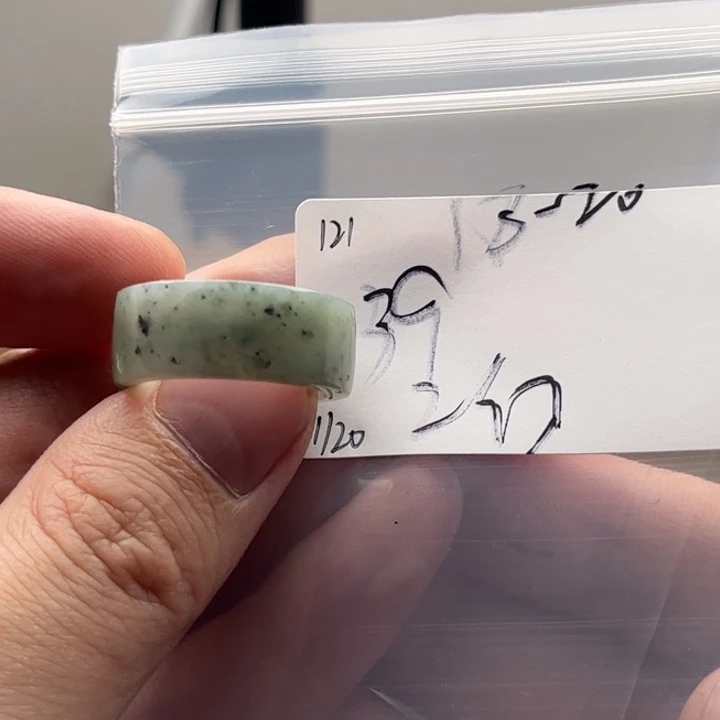 翡翠戒指未镶嵌明天