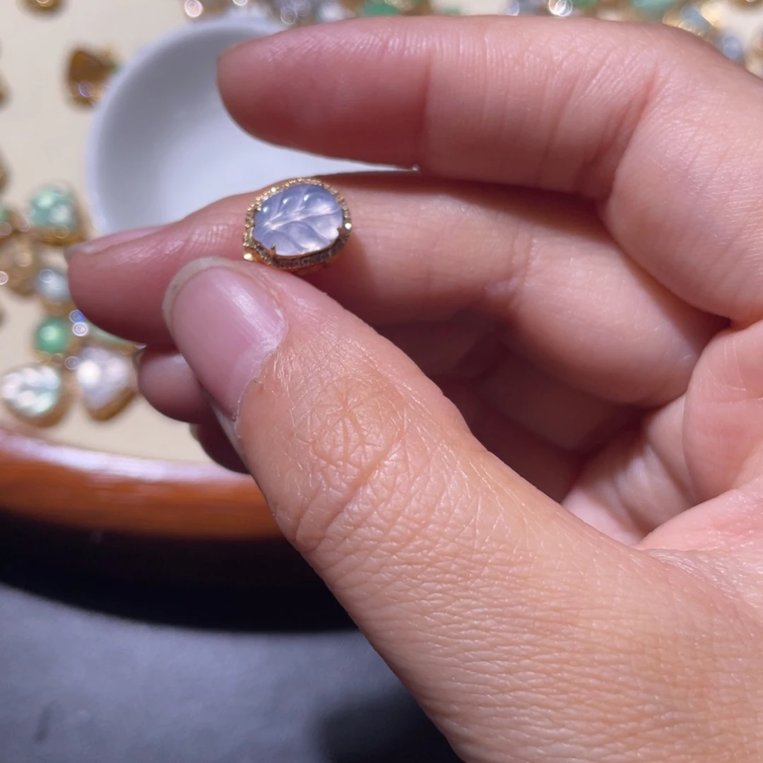 翡翠颈饰18K金镶嵌咖**豆