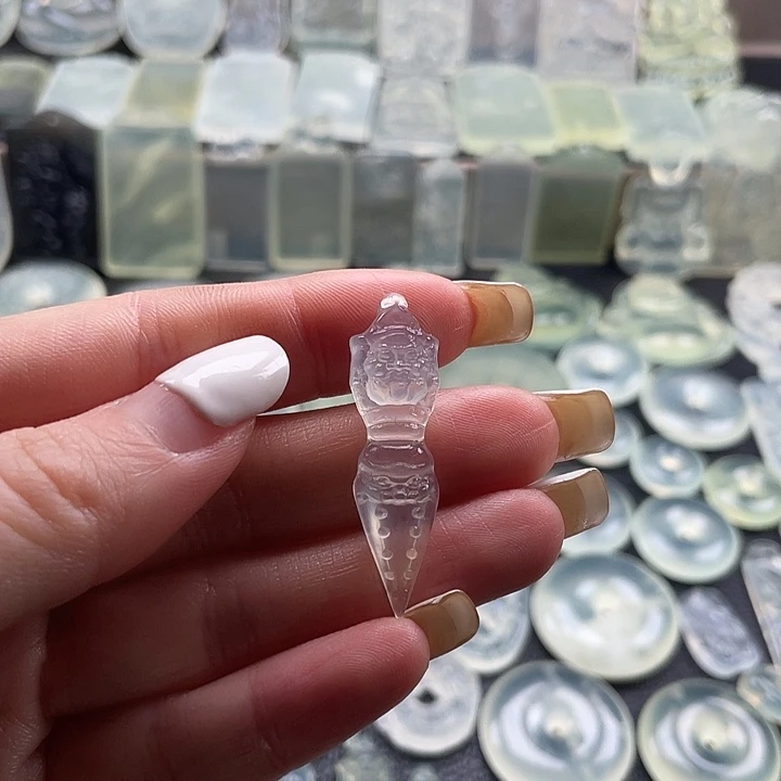 岫玉未镶嵌颈饰降魔杵