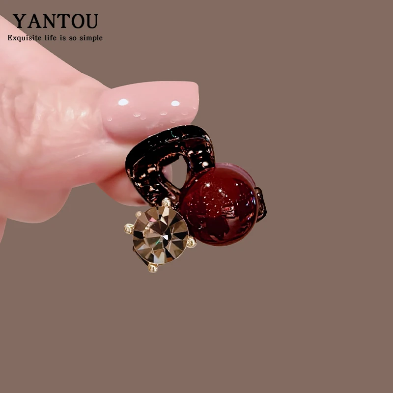 2025新年款红色珍珠小抓夹前额侧边小夹子刘海夹高端水钻发夹发饰