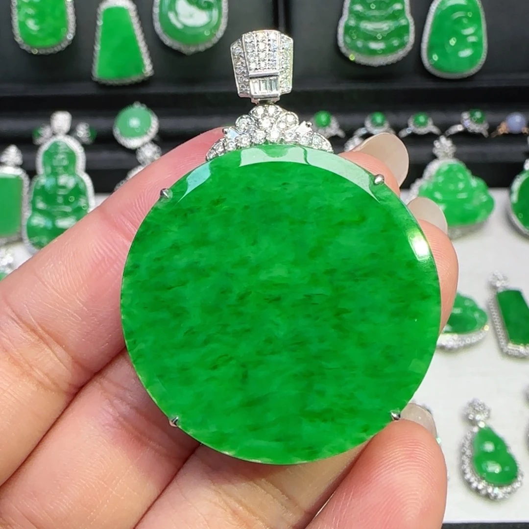 翡翠18K金镶嵌颈饰吊坠