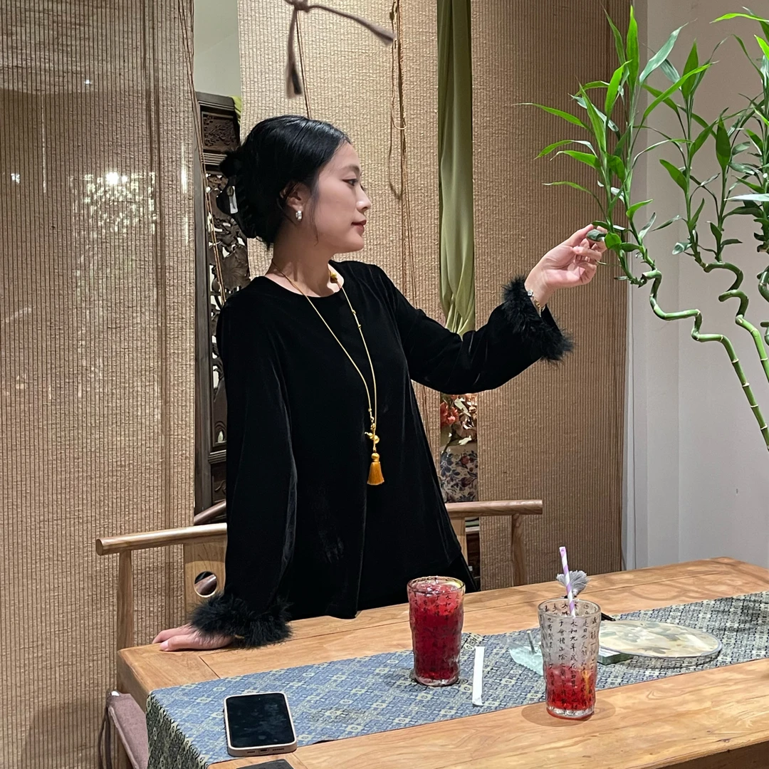 NIUNIU新中式羽毛丝绒上衣显瘦国风网红重工设计师黑色羽毛