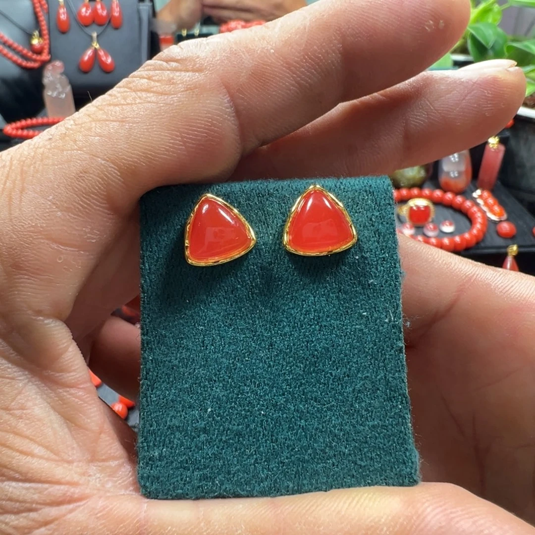 银S925镶嵌天然原矿耳钉南红玛瑙