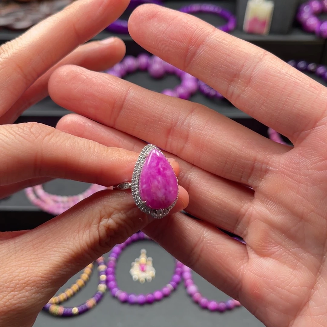 E***o苏纪石（舒俱来）18K金镶嵌戒指