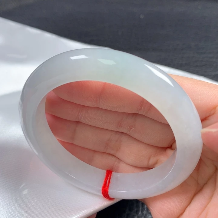 翡翠未镶嵌手镯