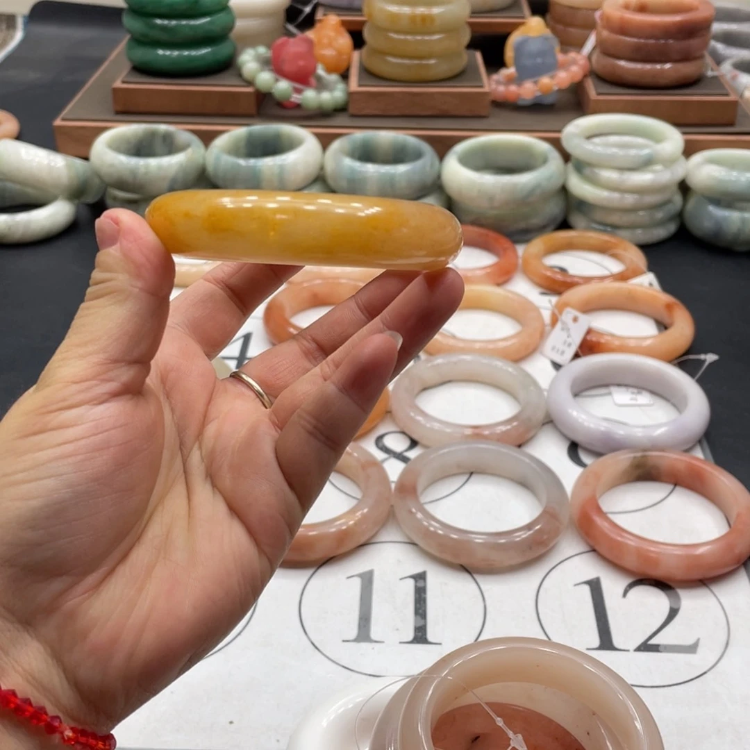 饕***餮石英质玉手镯未镶嵌