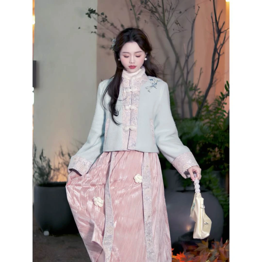 瑶西【冬韵繁花】浅蓝刺绣国风外套粉色立体花新中式半裙两件套