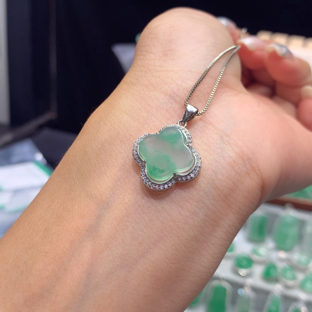颈饰银S925镶嵌石英质玉（非洲翠）