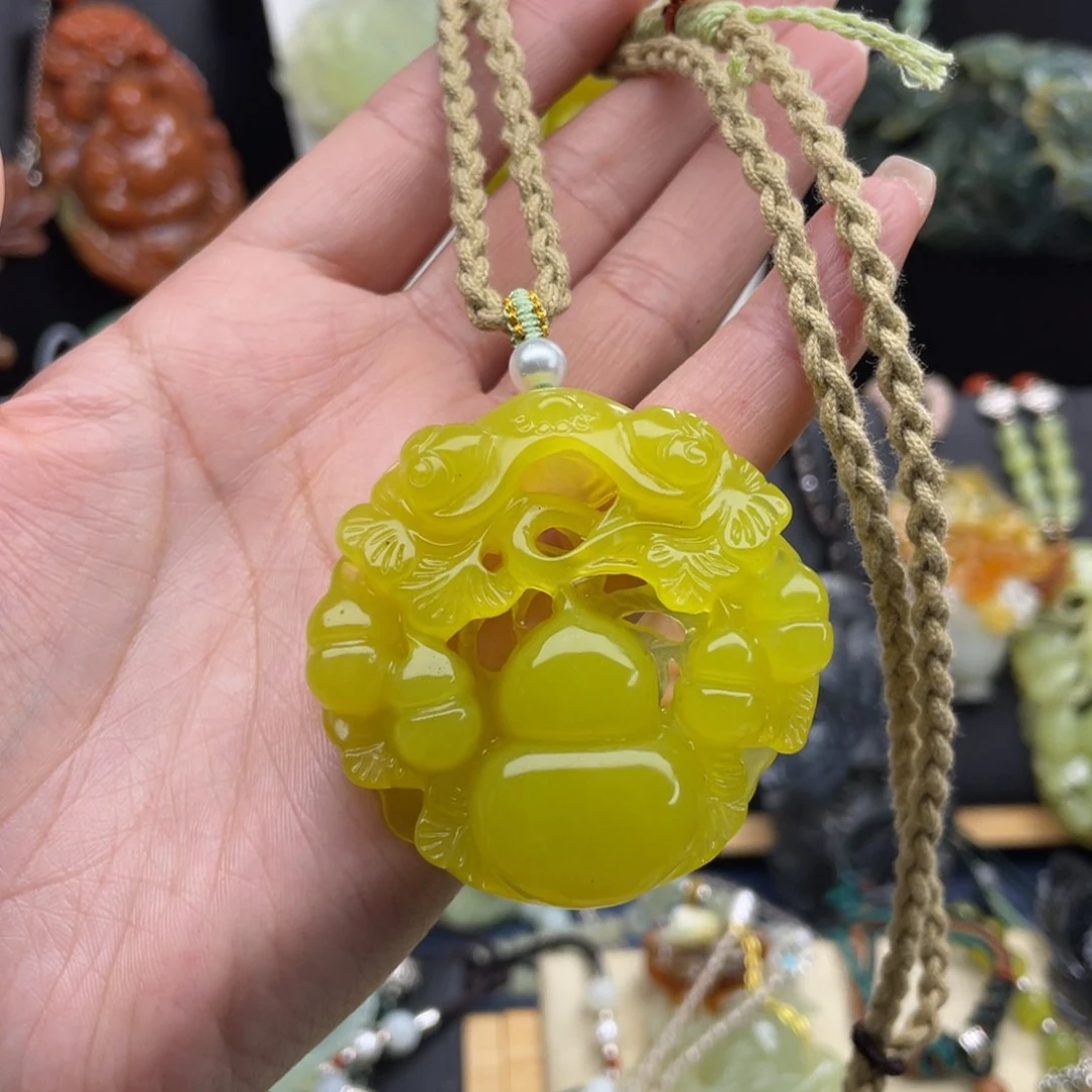 蛇纹石玉未镶嵌颈饰