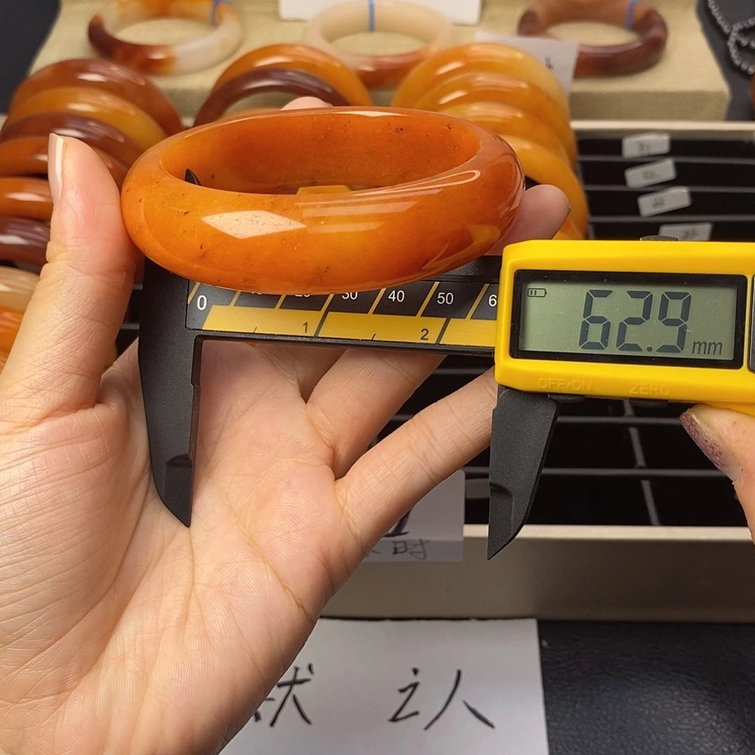 未镶嵌石英质玉（黄龙玉）手镯27号