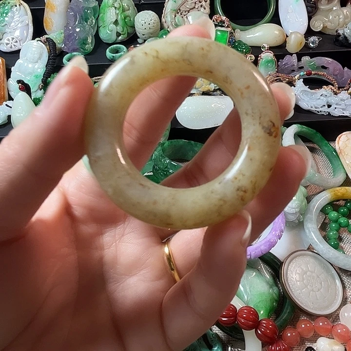 翡翠未镶嵌颈饰翡翠未镶嵌颈饰品