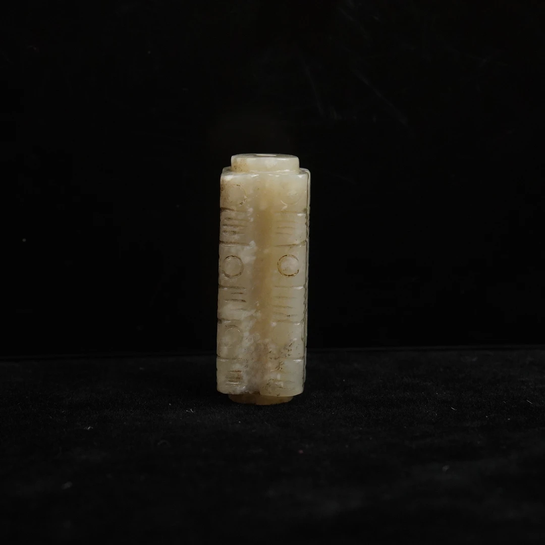 【明】琮形玉勒子（高4.2cm宽1.5cm重24g）