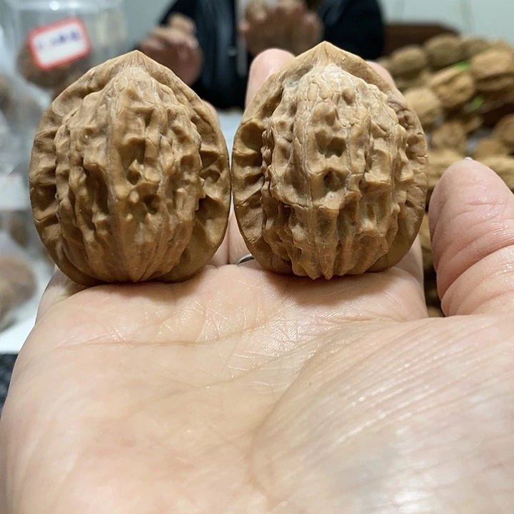 文玩核桃吊坠39mm大红袍修