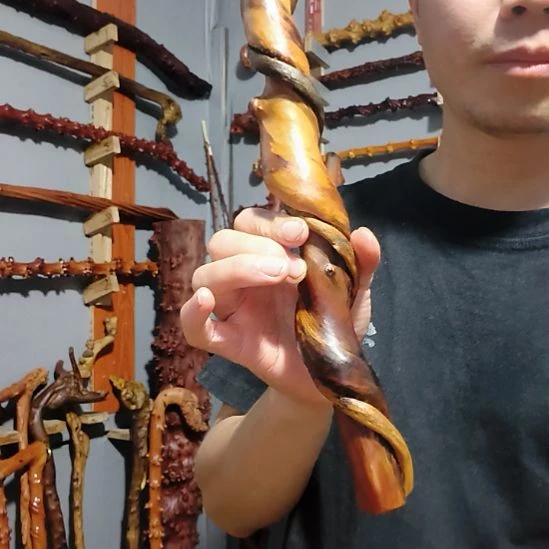 靓***人木檬子木盘龙手把件