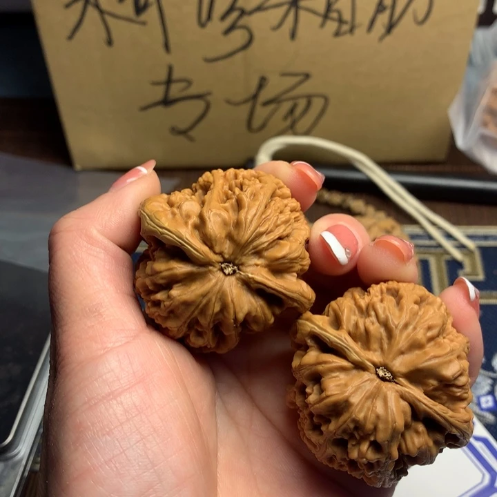 吊坠文玩核桃w*粗筋