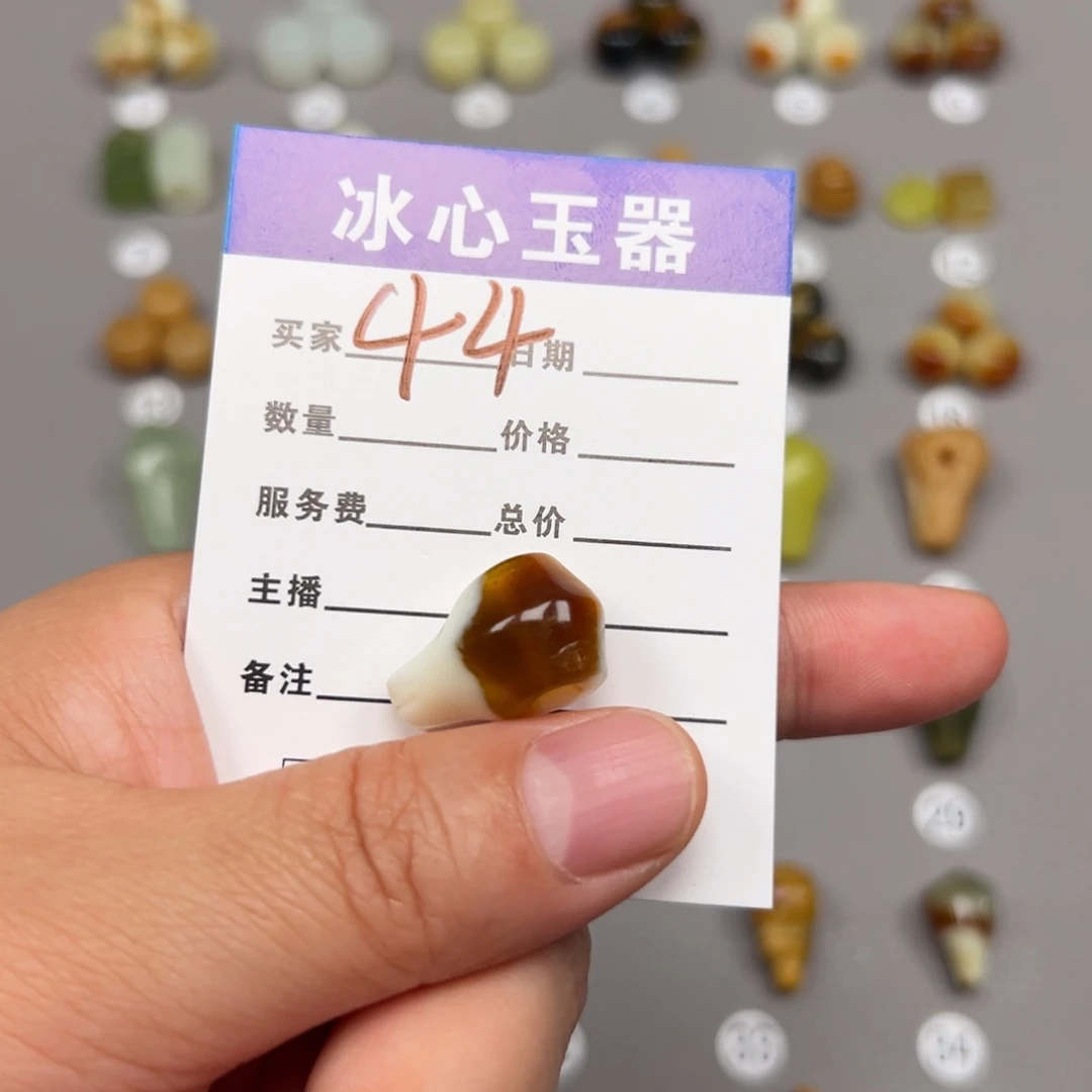 蛇纹石玉未镶嵌颈饰彦***秋