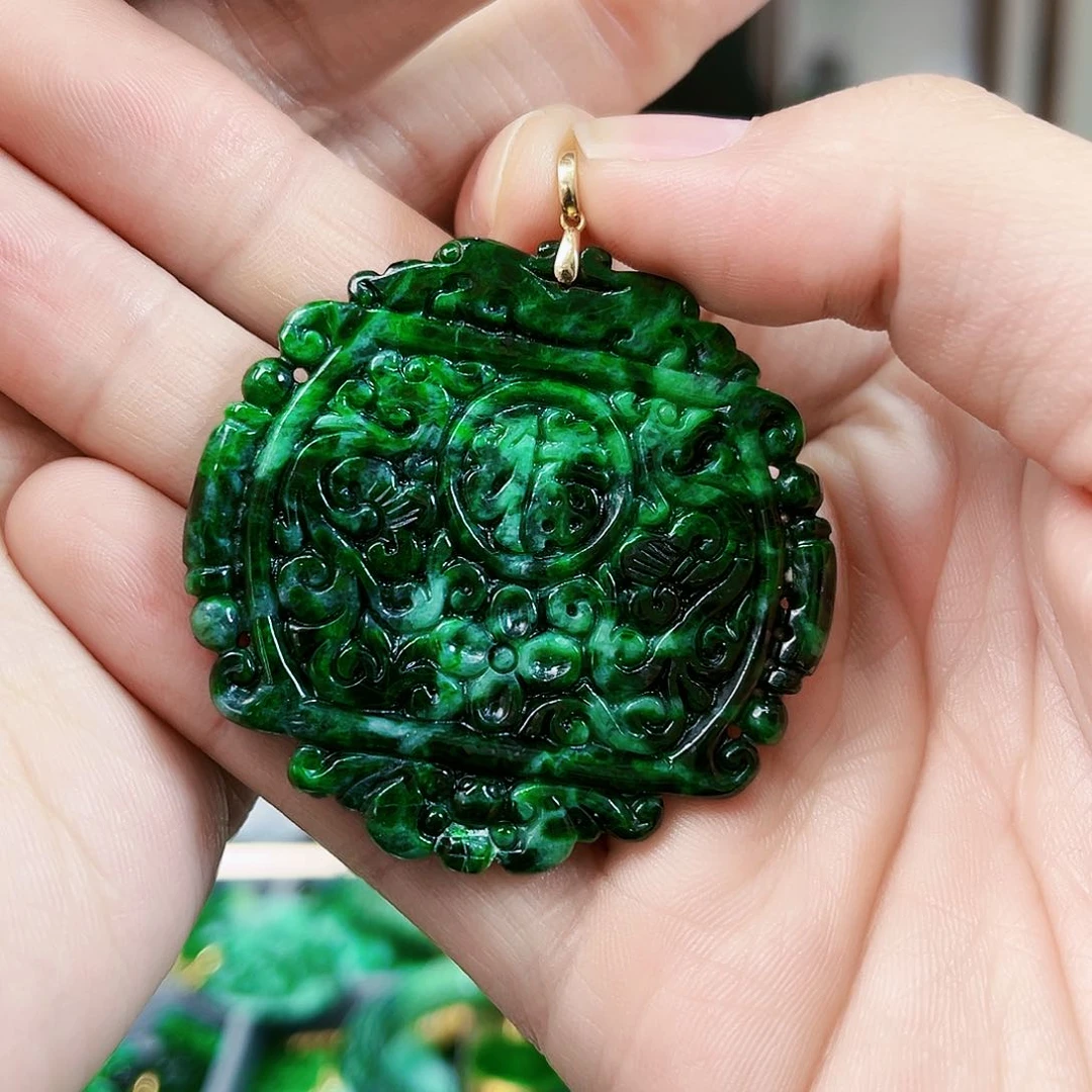 翡翠颈饰18K金镶嵌吊坠多样性
