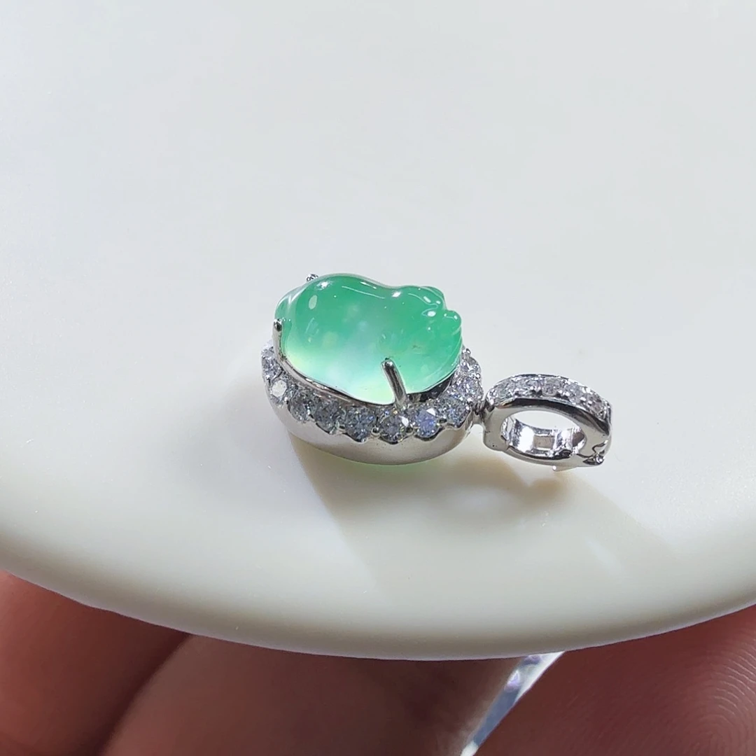 翡翠18K金镶嵌颈饰木纳金蟾买断不退不换