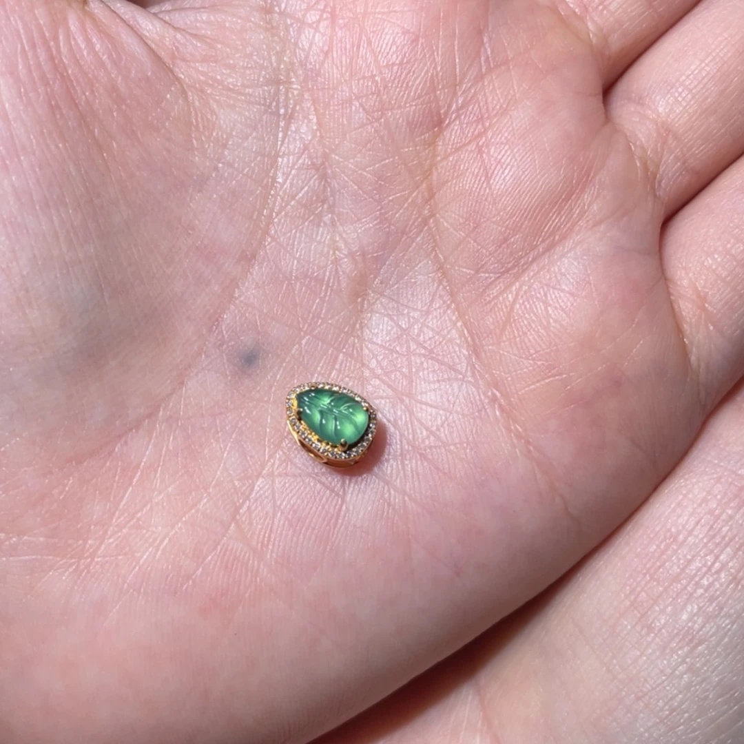 【闪购商品】颈饰18K金镶嵌翡翠