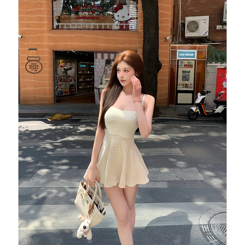 纯欲大裙摆吊带收腰性感温柔小众气质露肩A字裙