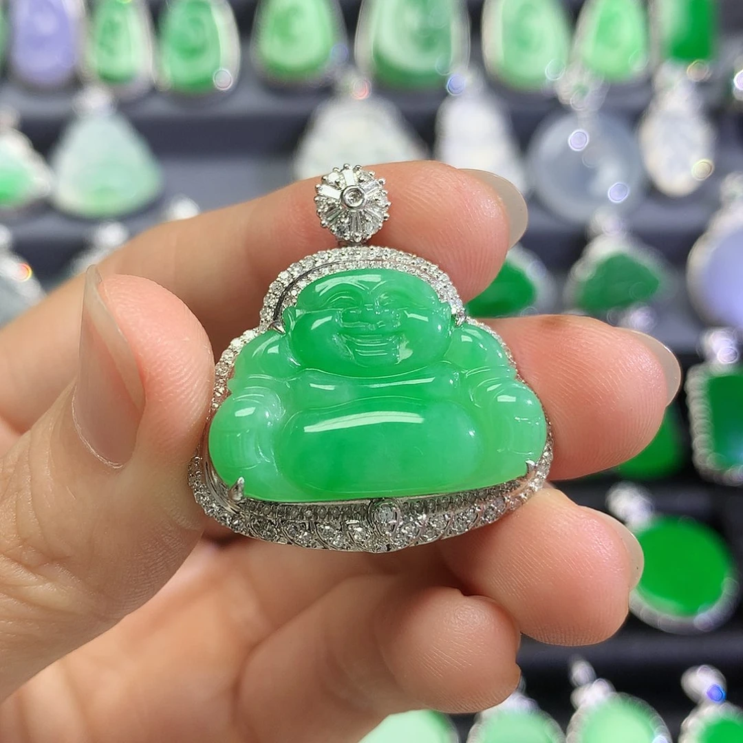 颈饰18K金镶嵌翡翠吊坠