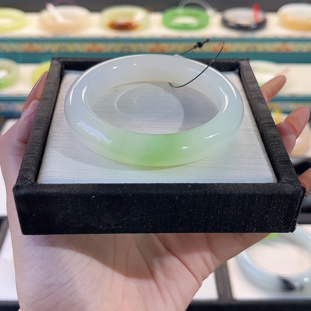 未镶嵌手镯和田玉白翠高品毕业