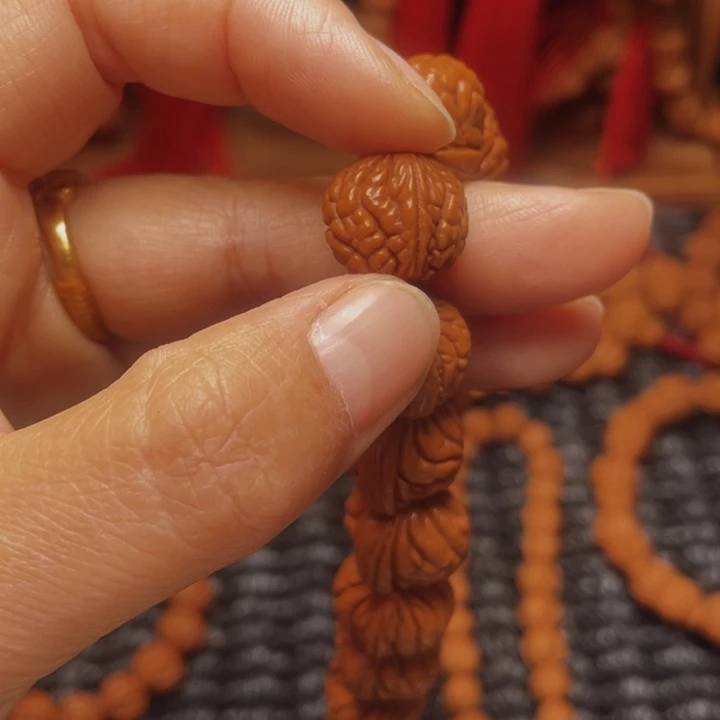 红***红木质类龙纹桃枭挂件