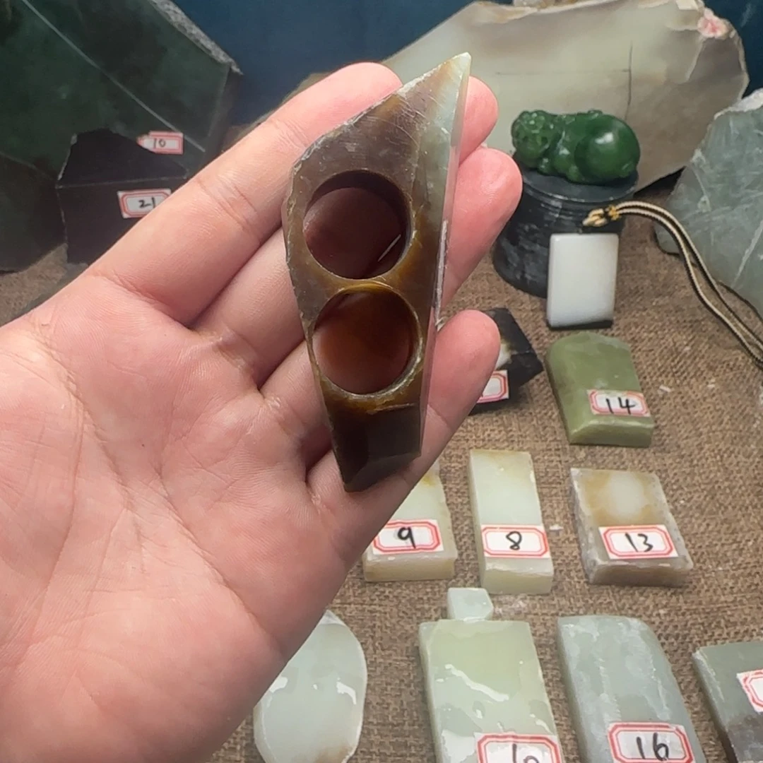 和田玉（糖玉）未镶嵌珠宝奇石