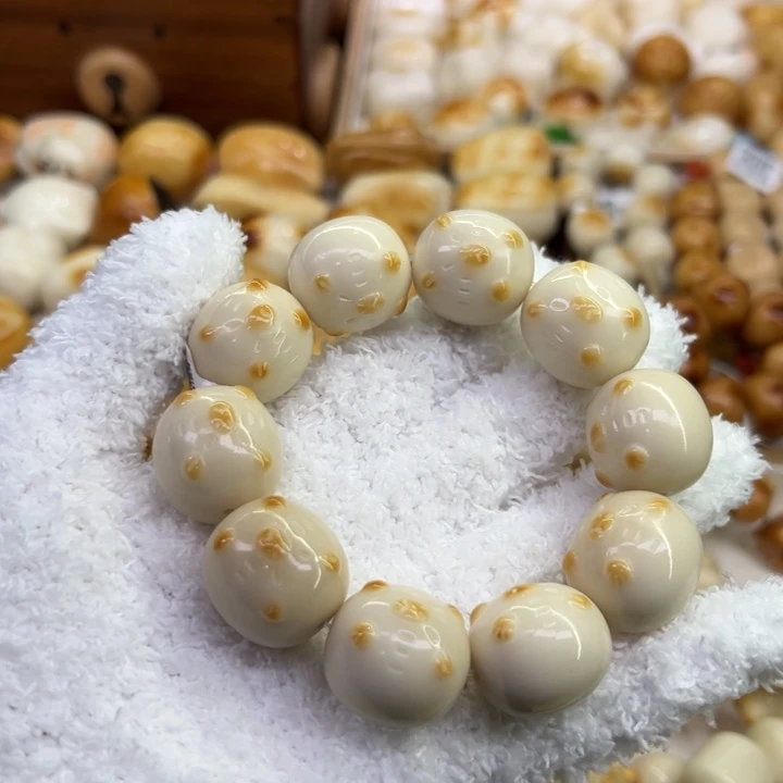 菩提根/象牙果把件52 象牙果原果雕刻炭烧年糕卡皮巴拉全品