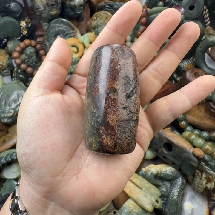 透闪石质玉未镶嵌珠宝奇石