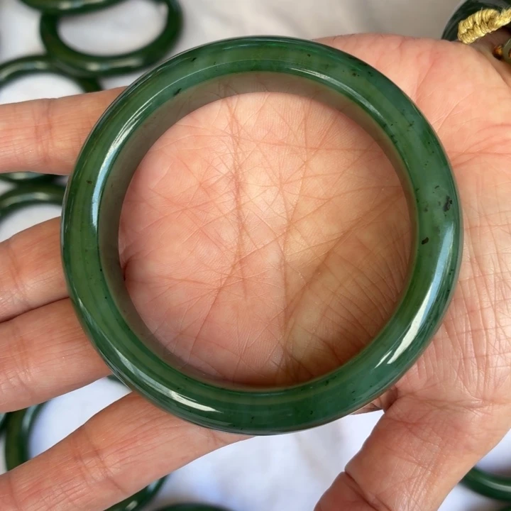 和田玉（碧玉）未镶嵌手镯