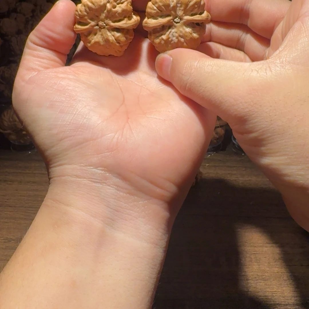 熊***二吊坠文玩核桃蛤蟆的眼睛是真的好看啊