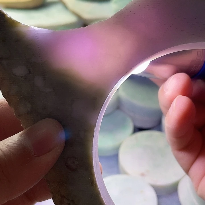 翡翠挂件未镶嵌毛料51