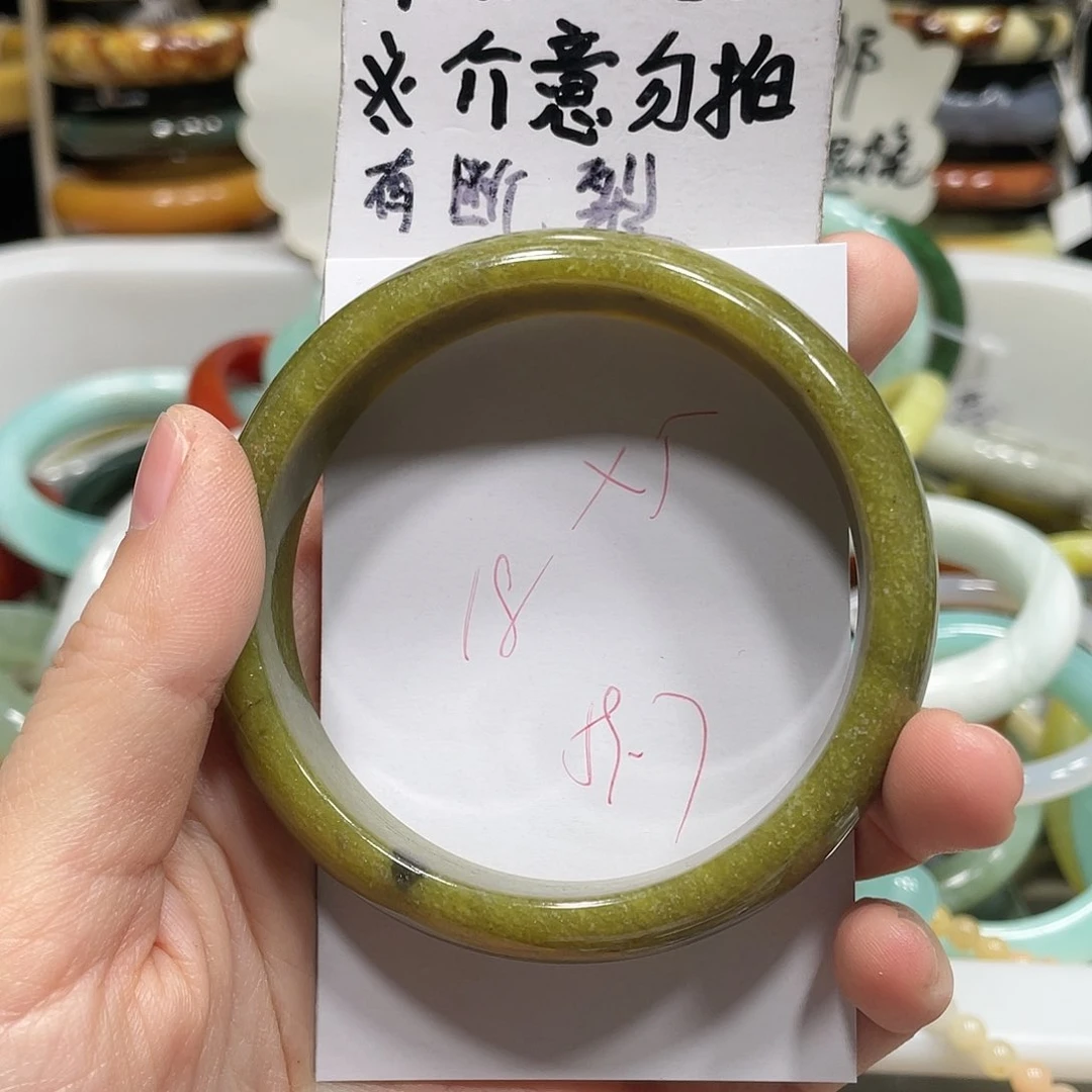 蛇纹石玉手镯未镶嵌