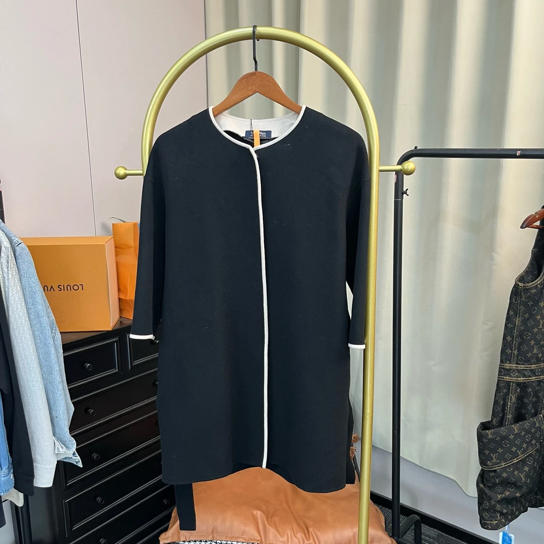 95新 MaxMara  黑色羊毛大衣 42码