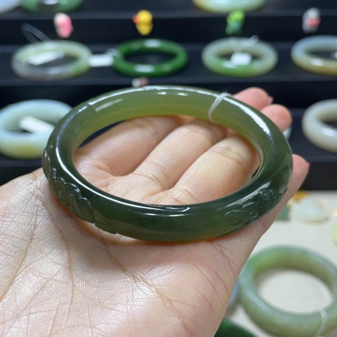 和田玉（青玉）未镶嵌手镯冰晴加湖绿雕花镯