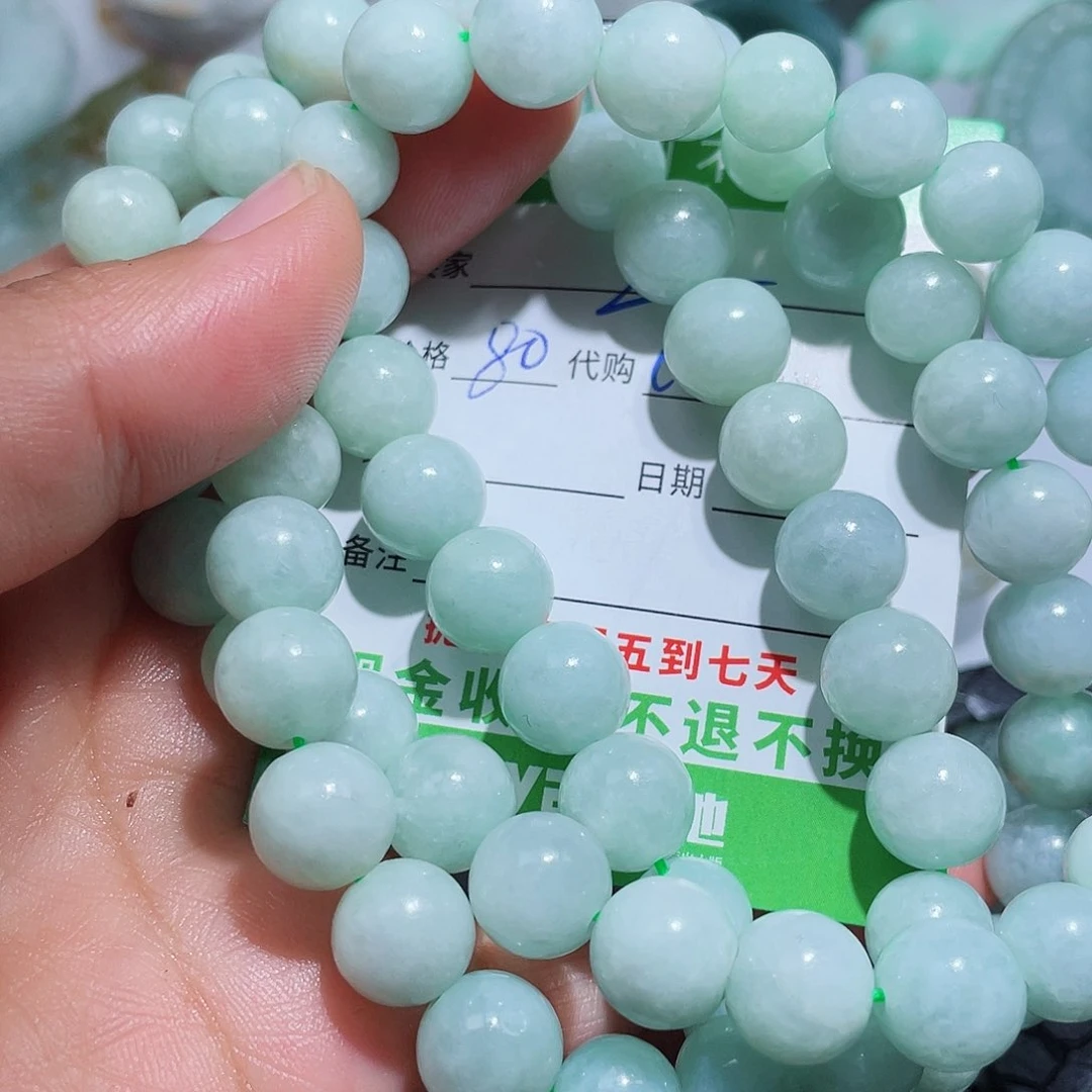 翡翠颈饰未镶嵌。*弎