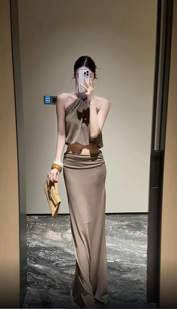 设计感后背绑带辣妹无袖挂脖背心女2025夏季套装包臀半身裙两件套